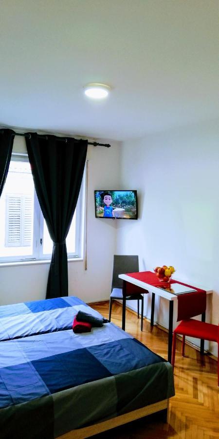 Pula Center Old Town Apartments And Rooms Esterno foto