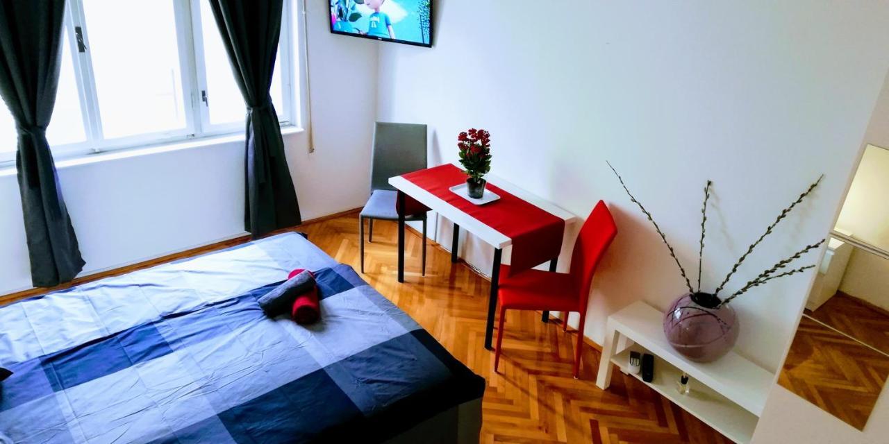 Pula Center Old Town Apartments And Rooms Esterno foto