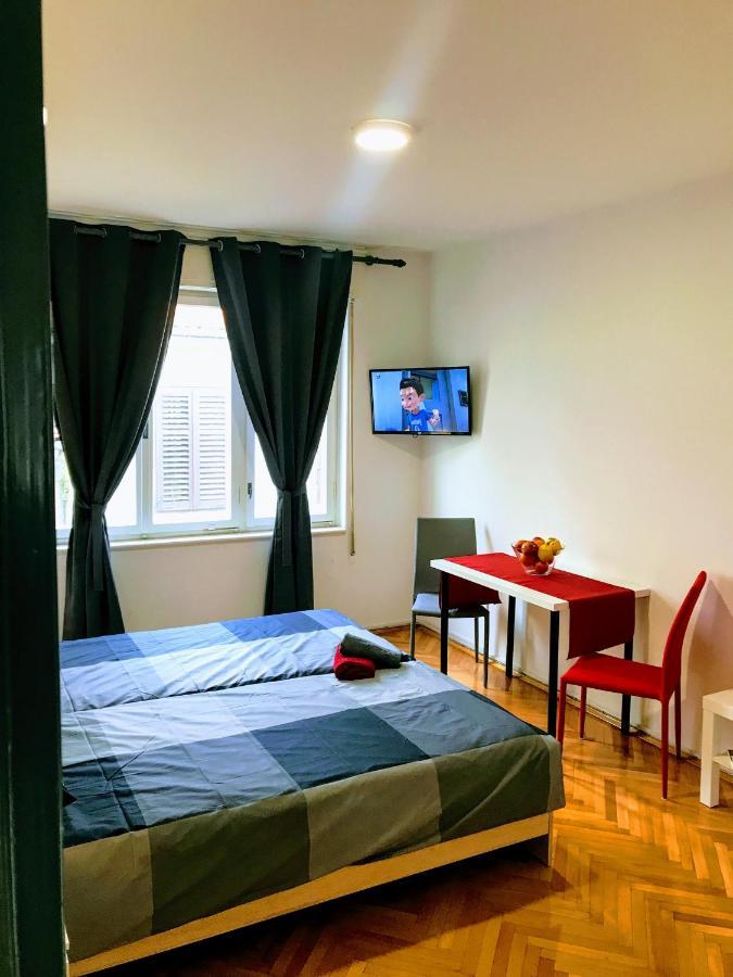 Pula Center Old Town Apartments And Rooms Esterno foto