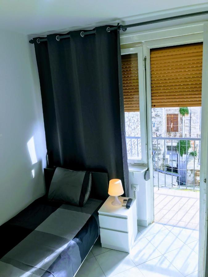 Pula Center Old Town Apartments And Rooms Esterno foto